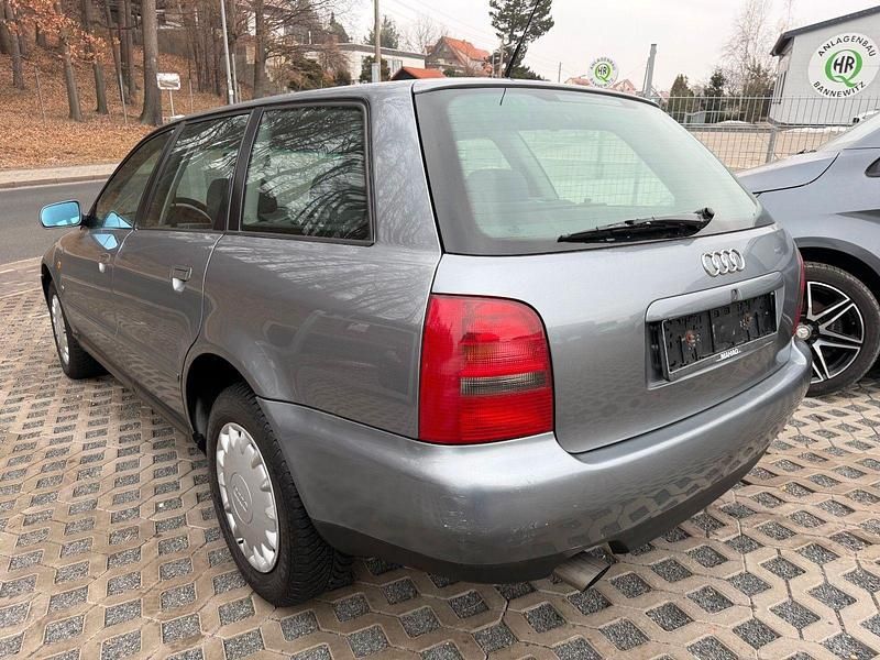 Gebraucht Audi A4 125 PS (91 kW) 1997 Grau Kombi