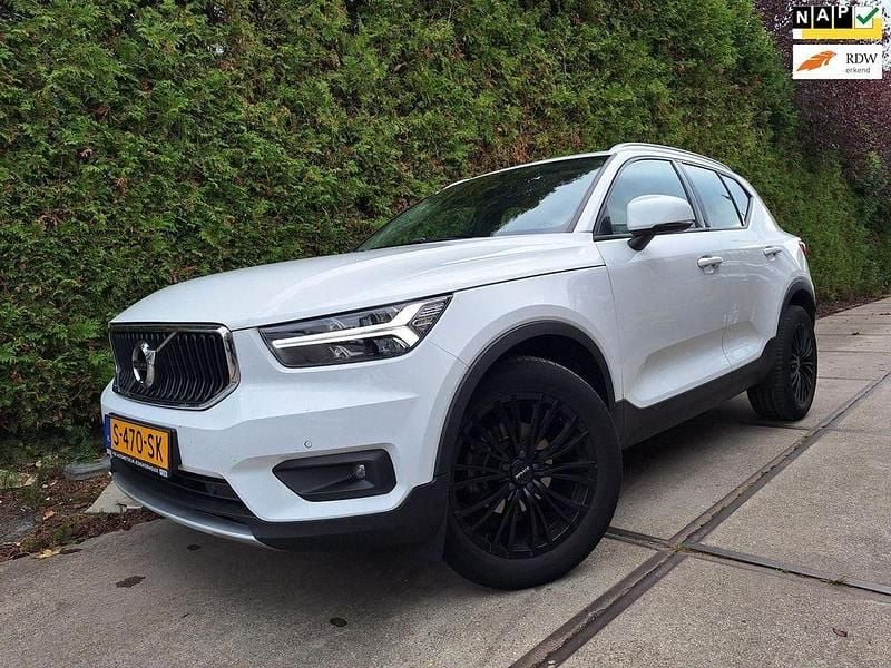 Weiß Gebraucht 2021 Volvo XC40 R-Design SUV | 21.900 € (Superpreis) - Bild 1/4