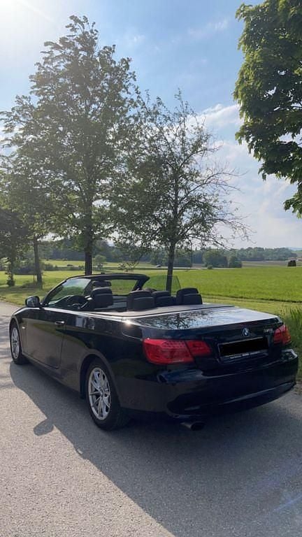 Gebraucht BMW 318 Cabriolet 143 PS (105 kW) 2011 Schwarz Cabrio