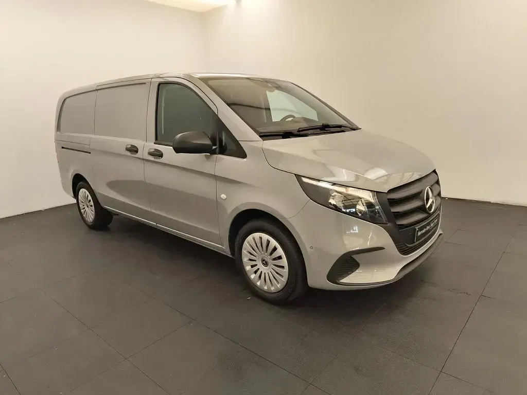 Gebraucht Mercedes Vito 136 PS (100 kW) 2025 Alpingrau Van