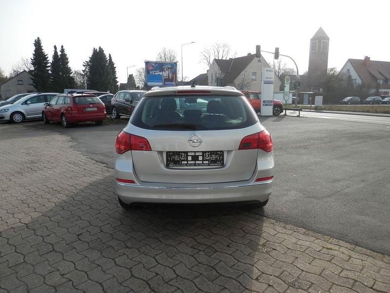 Gebraucht Opel Astra Selection 136 PS (100 kW) 2014 Silber Kombi