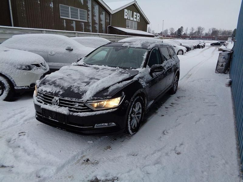 Schwarz Gebraucht 2018 VW Passat Comfortline Kombi | 8.700 € (Superpreis) - Bild 1/4