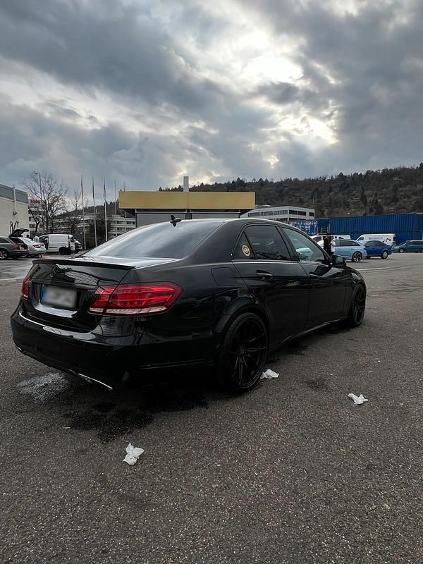 Second-hand Mercedes E350 258 CP (189 kW) 2014 Negru Berlinǎ