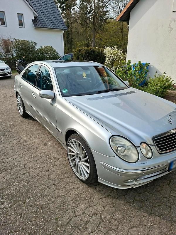 Gebraucht Mercedes E500 306 PS (225 kW) 2002 Silber Limousine