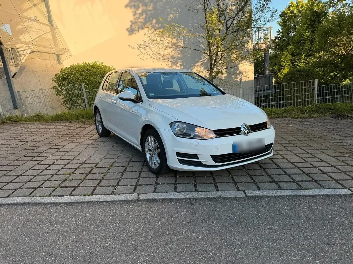 Gebraucht VW Golf VII 105 PS (77 kW) 2013 Weiß Kleinwagen