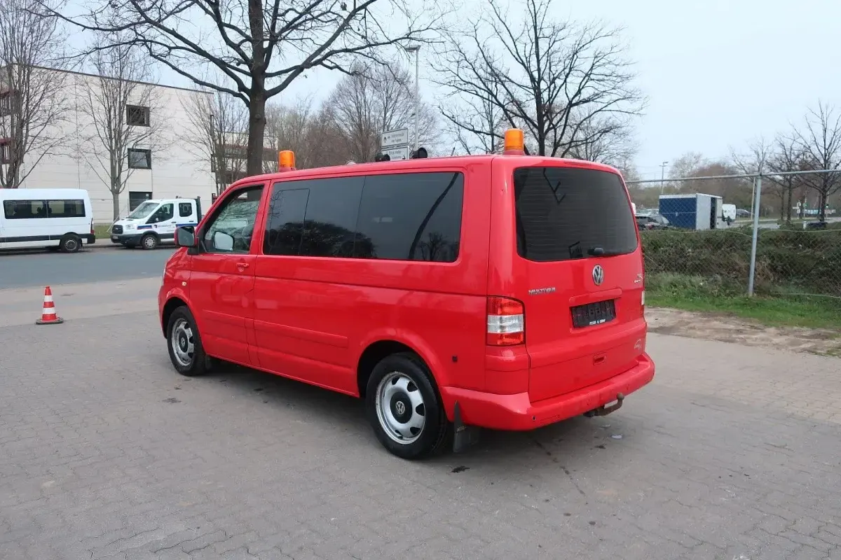 Używany VW Multivan 131 KM (96 kW) 2009 Czerwony Minivan