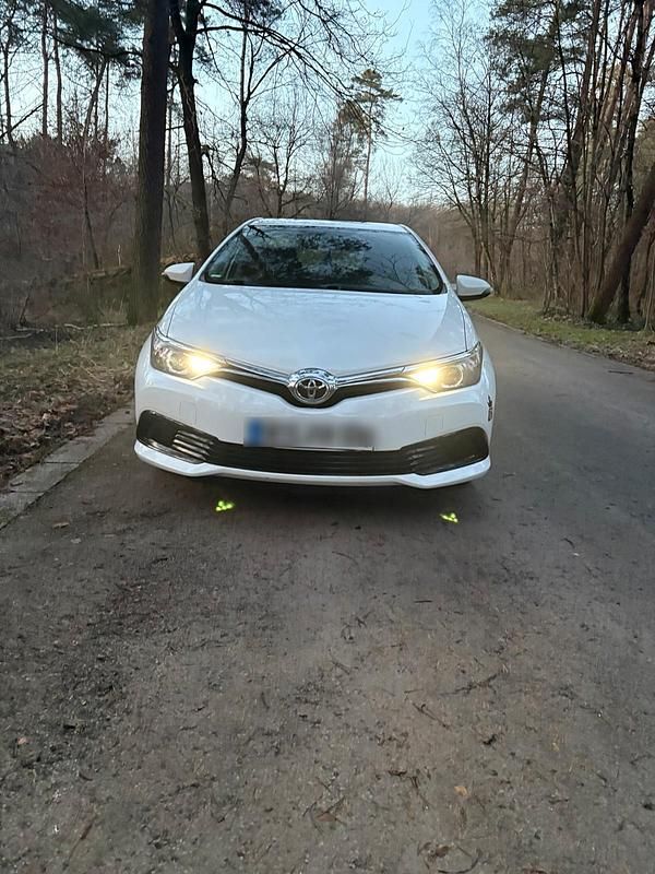 Gebraucht Toyota Auris 99 PS (72 kW) 2018 Weiß Kleinwagen