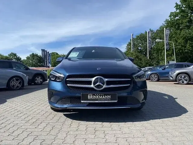 Gebraucht Mercedes B200 163 PS (119 kW) 2020 Denimblau metallic Kleinwagen
