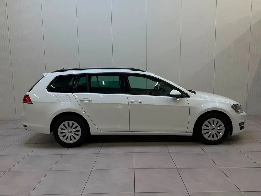 Gebraucht VW Golf VII 105 PS (77 kW) 2013 Weiß Limousine