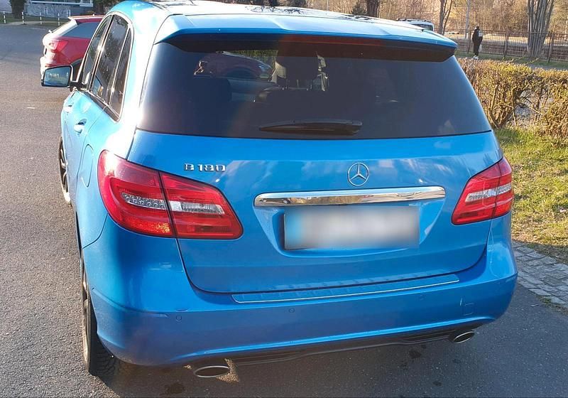 Gebraucht Mercedes B180 122 PS (89 kW) 2014 Blau Van / Kleinbus