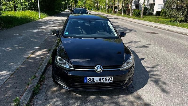 Schwarz Gebraucht 2016 VW Golf VII Comfortline Limousine | 8.950 € (Fairer Preis) - Bild 1/4