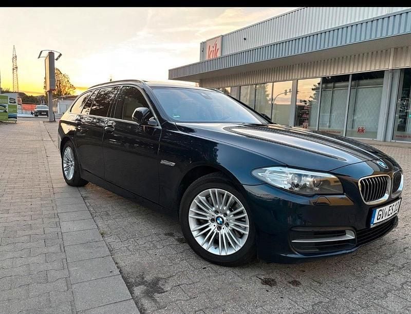 Gebraucht BMW 530 258 PS (189 kW) 2014 Blau Kombi