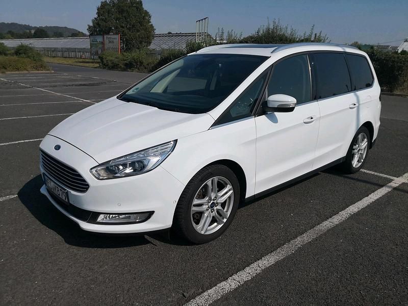 Weiß Gebraucht 2018 Ford Galaxy Titanium Van / Kleinbus | 19.500 € (Superpreis) - Bild 1/4