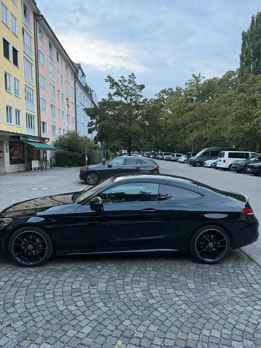 Gebraucht Mercedes C220 194 PS (142 kW) 2023 Schwarz Coupé