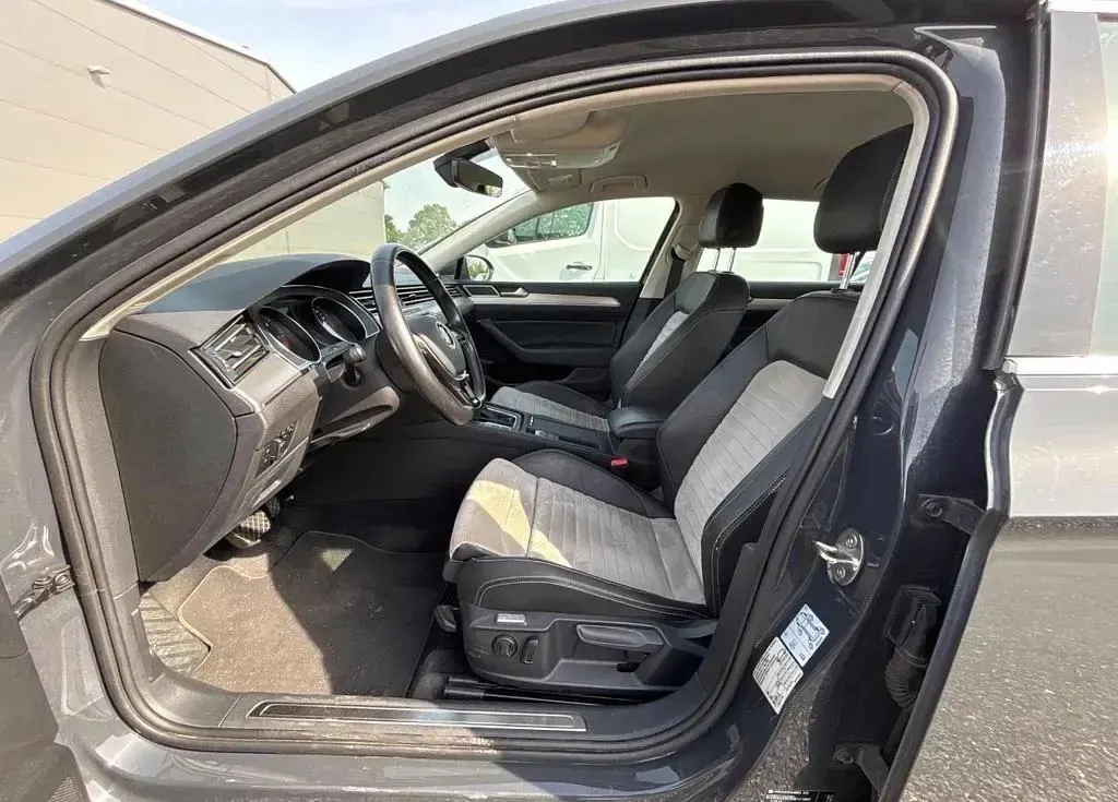 Gebraucht VW Passat Highline 150 PS (110 kW) 2016 Grau Kombi