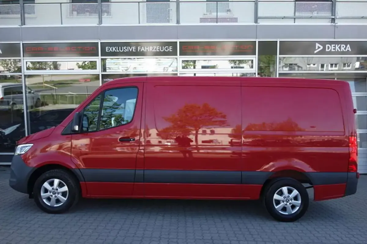 Używany Mercedes Sprinter 170 KM (125 kW) 2022 Czerwony Van