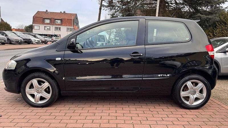 Gebraucht VW Fox Style 60 PS (44 kW) 2011 Schwarz Kleinwagen
