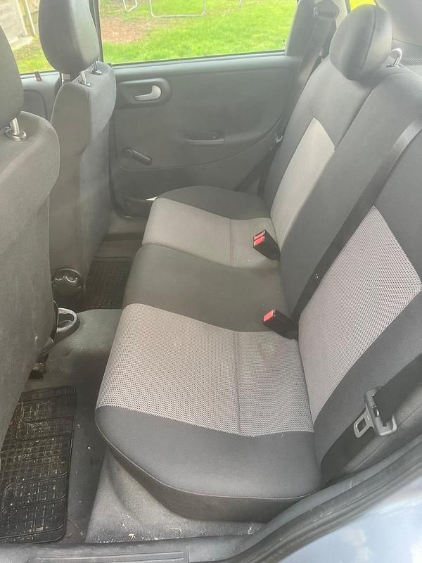 Gebraucht Opel Corsa 75 PS (55 kW) 2004 Silber Kleinwagen