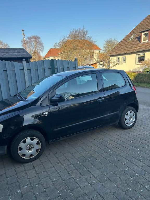 Gebraucht VW Fox 54 PS (39 kW) 2007 Schwarz Kleinwagen