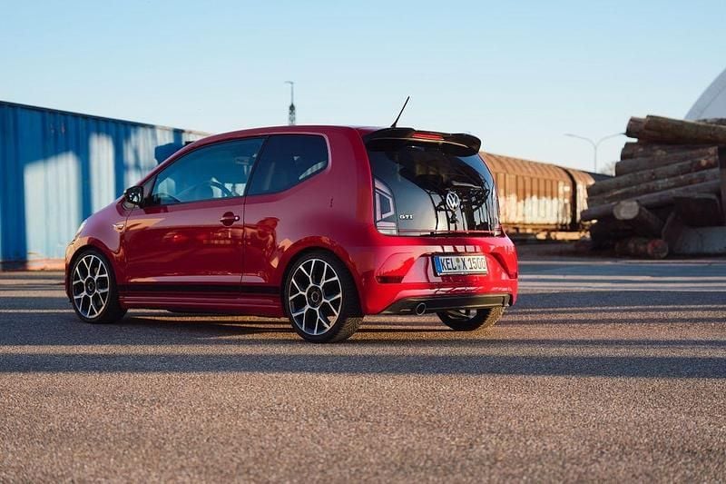Second-hand VW up! GTI 140 CP (102 kW) 2018 Roșu Hatchback