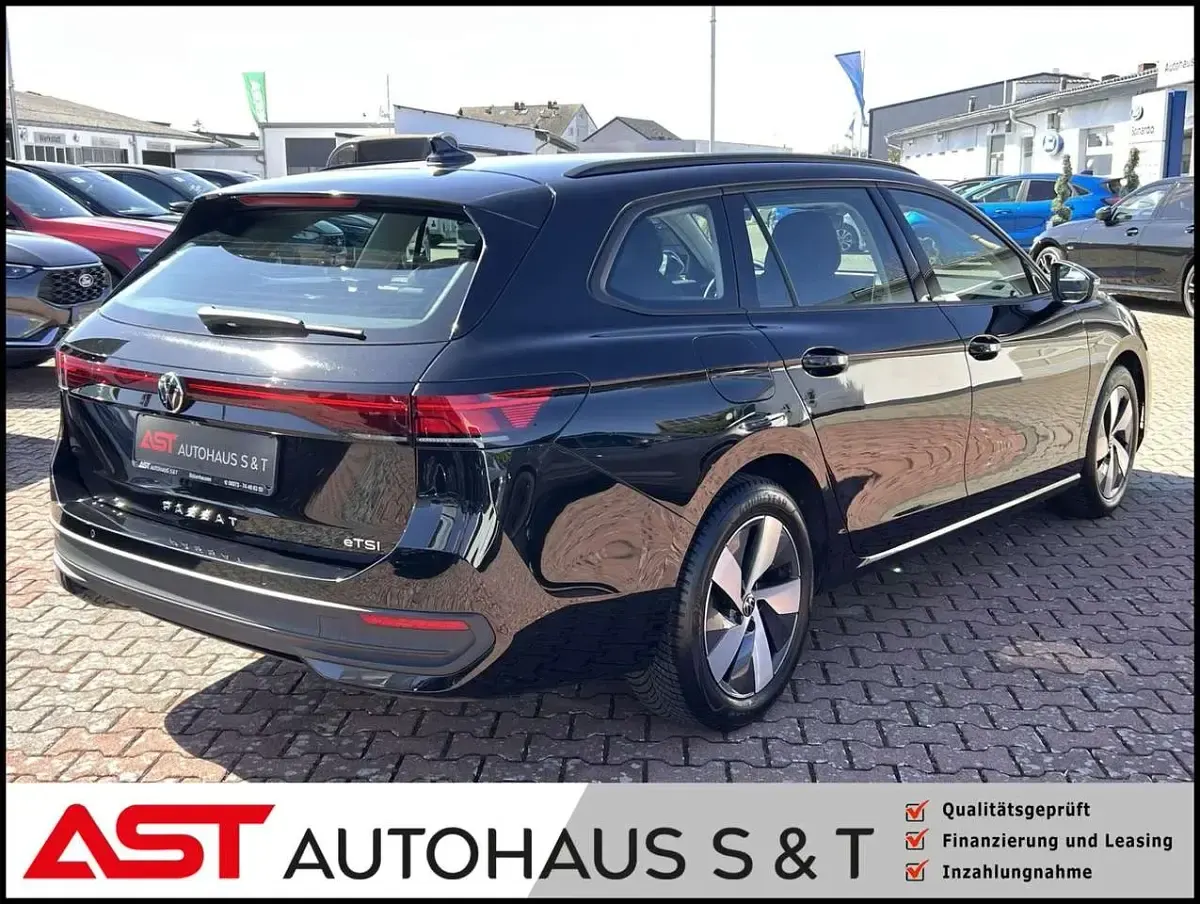 Gebraucht VW Passat 150 PS (110 kW) 2024 Schwarz Kombi