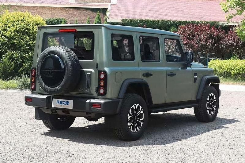 Neu BAW 212 166 PS (122 kW) 2026 Schwarz SUV