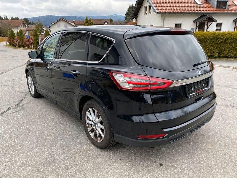 Gebraucht Ford S-MAX Titanium 160 PS (117 kW) 2017 Schwarz Van / Kleinbus