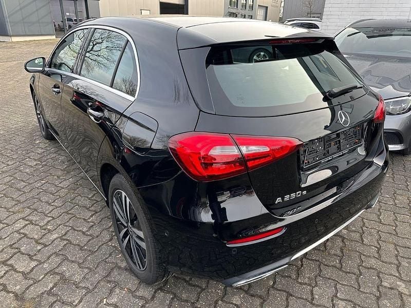 Gebraucht Mercedes A250 Progressive 218 PS (160 kW) 2021 Schwarz Limousine