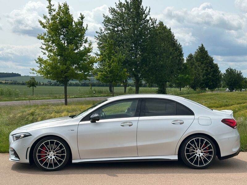 Silber Gebraucht 2021 Mercedes A35 AMG AMG Limousine | 36.500 € (Guter Preis) - Bild 1/4