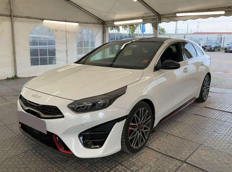 Weiß Gebraucht 2024 Kia ProCeed Coupé | 28.950 € (Guter Preis) - Bild 1/4
