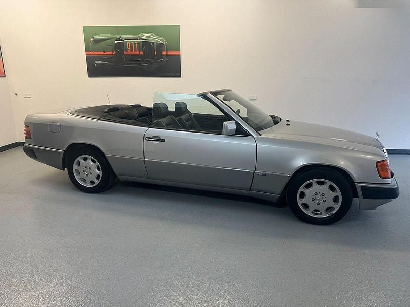 Gebraucht Mercedes 300 220 PS (161 kW) 1992 Silber Cabrio
