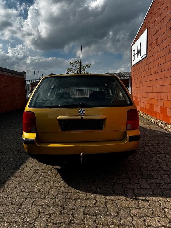 Second-hand VW Passat 110 CP (80 kW) 2000 Galben Break