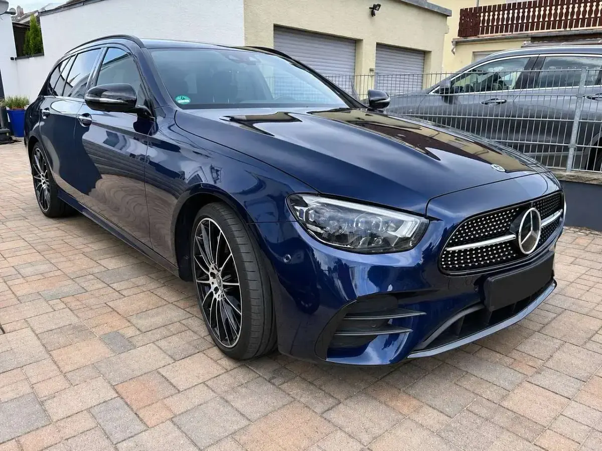 Gebraucht Mercedes E300 AMG line 258 PS (189 kW) 2021 Blau Kombi