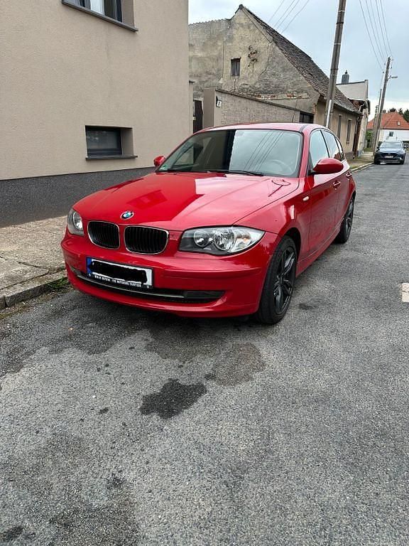Rot Gebraucht 2008 BMW 118 Sport Line Kleinwagen | 3.999 € (Fairer Preis) - Bild 1/4