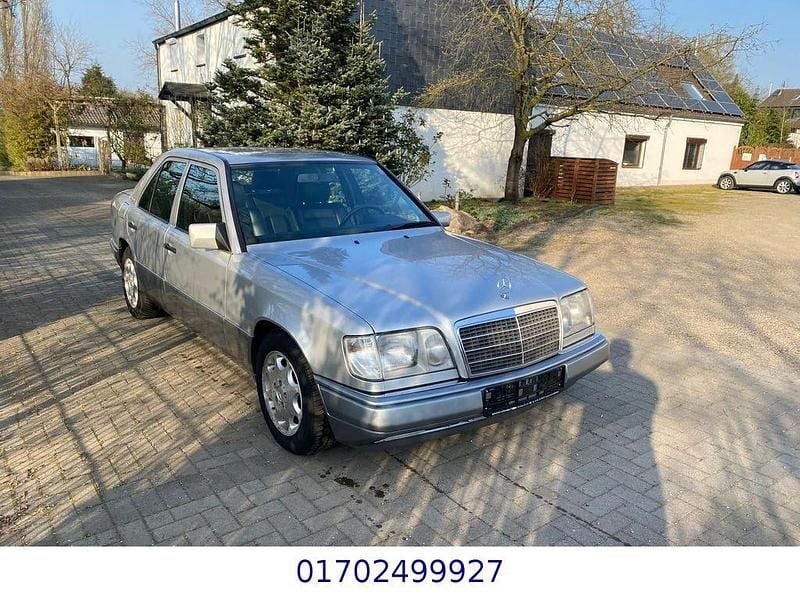 Gebraucht Mercedes E280 193 PS (141 kW) 1995 Silber Limousine