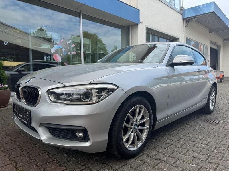 Silber Gebraucht 2018 BMW 118 Performance Kleinwagen | 13.999 € (Superpreis) - Bild 1/4