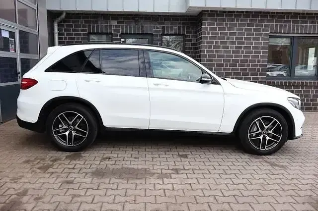 Gebraucht Mercedes GLC220 AMG line 170 PS (125 kW) 2019 Weiß SUV