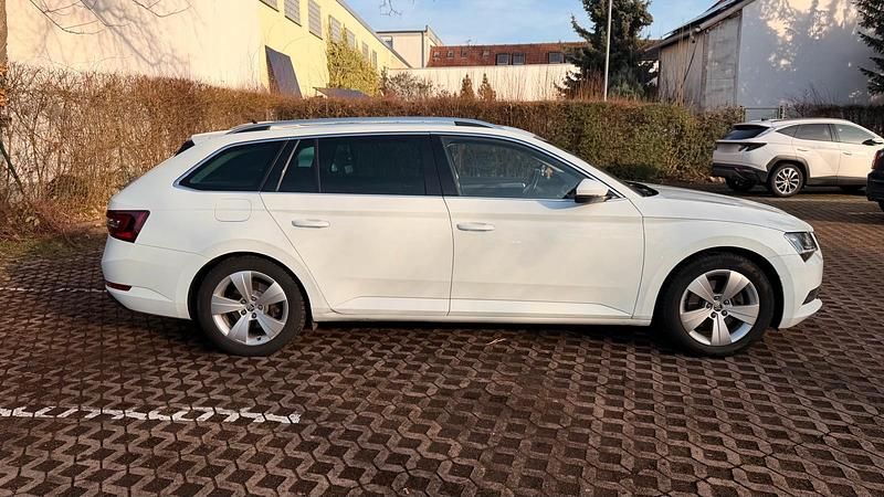 Gebraucht Skoda Superb 150 PS (110 kW) 2017 Weiß Kombi