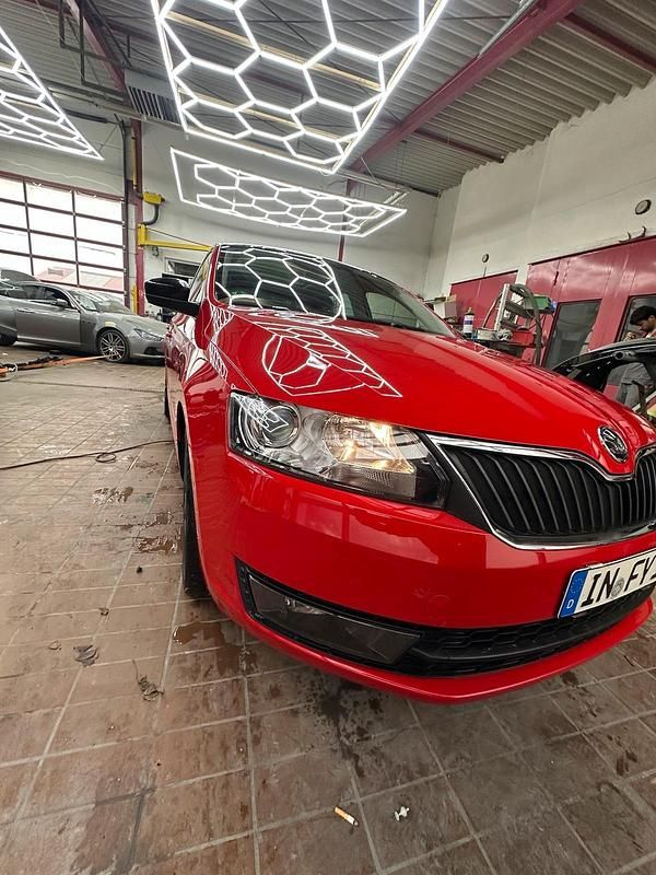 Rot Gebraucht 2015 Skoda Rapid Kombi | 8.500 € (Fairer Preis) - Bild 1/4