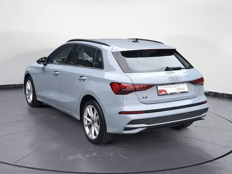 Gebraucht Audi A3 Ambiente 116 PS (85 kW) 2025 Pfeilgrau perleffekt Limousine