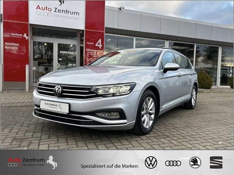 Silber Gebraucht 2023 VW Passat Business Kombi | 21.970 € (Fairer Preis) - Bild 1/4