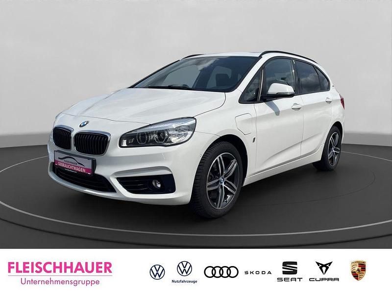 Weiss Gebraucht 2017 BMW 225 Active Tourer iPerformance Van / Kleinbus | 13.890 € (Fairer Preis) - Bild 1/4