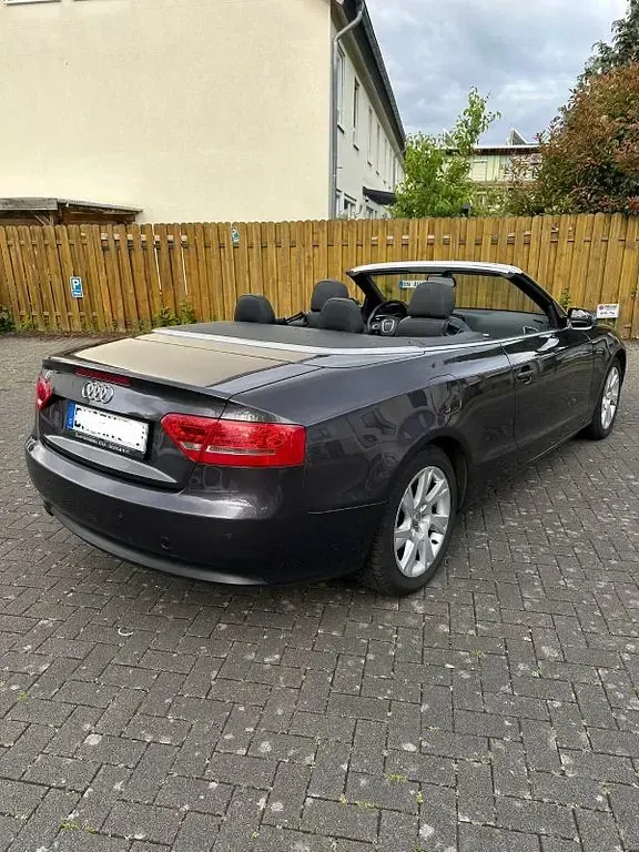 Gebraucht Audi A5 Cabriolet Design 177 PS (130 kW) 2011 Violett Cabrio