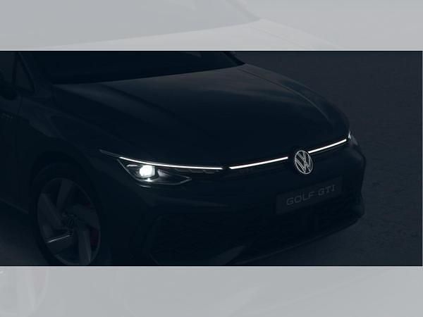 Grau (uranograu) Neu 2025 VW Golf GTI Coupé | 41.130 € - Bild 1/4