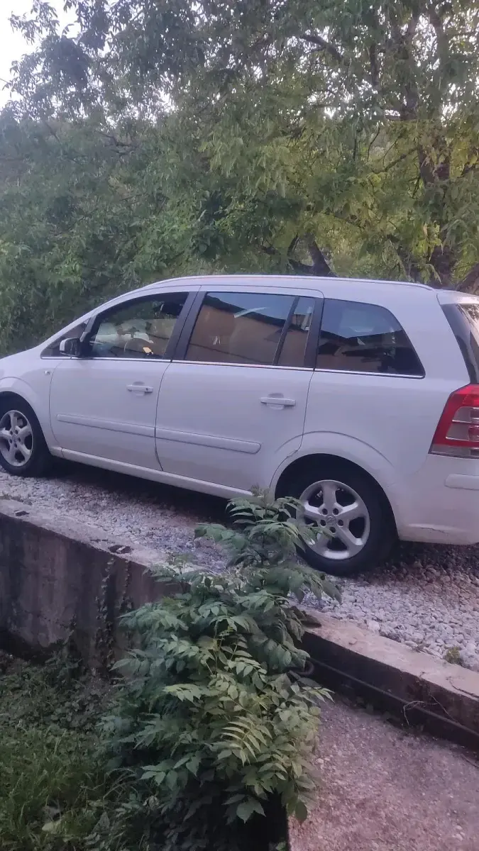 Gebraucht Opel Zafira Cosmo 150 PS (110 kW) 2009 Weiß Van / Kleinbus