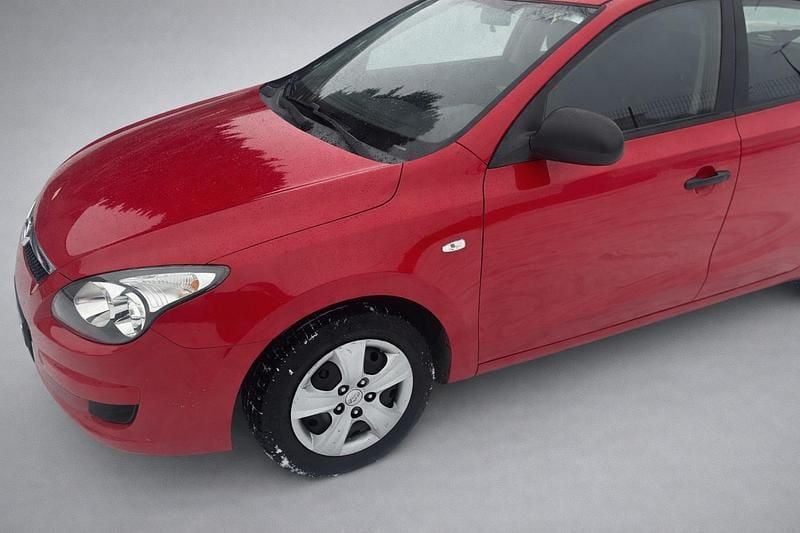 Gebraucht Hyundai i30 109 PS (80 kW) 2010 Rot Limousine