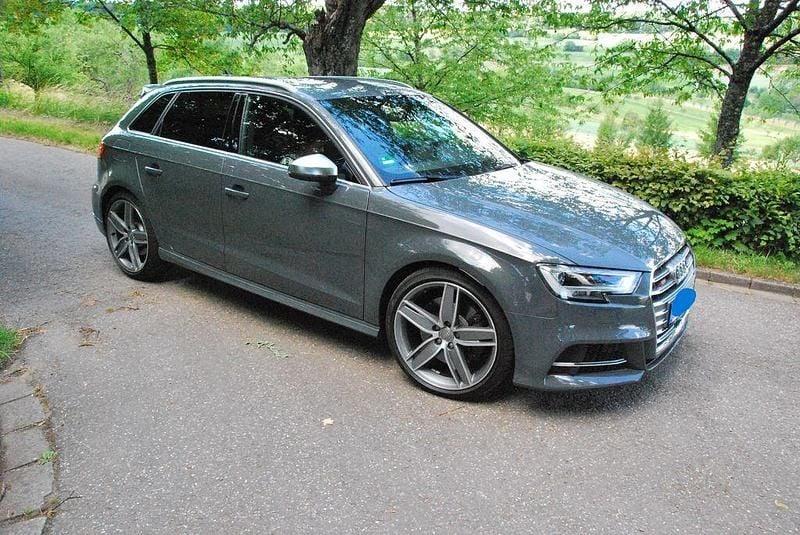Gebraucht Audi S3 Sport 300 PS (220 kW) 2019 Grau Limousine