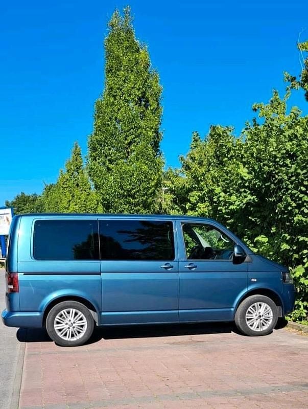 Grün Gebraucht 2014 VW Multivan Cup Van | 19.900 € (Guter Preis) - Bild 1/4