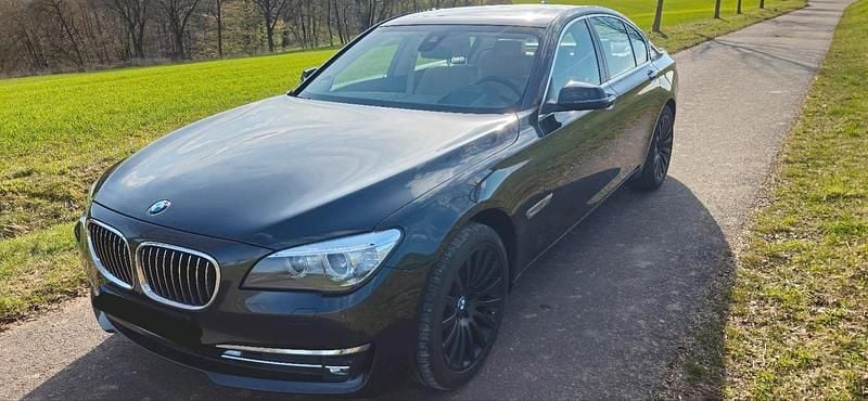 Second-hand BMW 730 258 CP (189 kW) 2013 Andere farben Berlinǎ