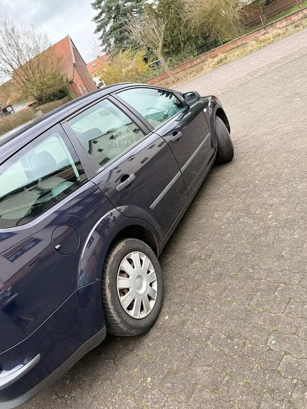 Gebraucht Ford Focus 85 PS (62 kW) 2005 Blau Kombi